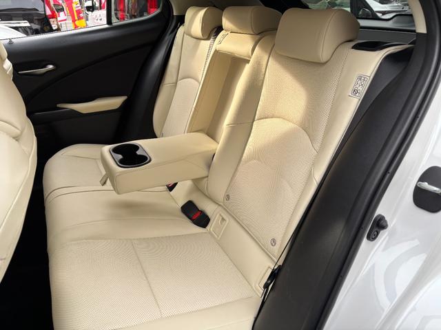 ＵＸ ＵＸ２５０ｈ　バージョンＬ　ＭＣ後モデル　白本革　パノラミックビュー　１２．３型ナビ　フルセグ　デュアルオートエアコン　三眼ＬＥＤヘッドライト　前席シートヒーター＆ベンチレーション　前後ドラレコ　ＥＴＣ　ＰＣＳ　１８ｉｎｃｈＡＷ（28枚目）