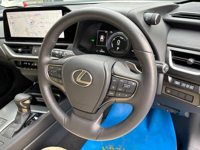 ＵＸ ＵＸ２５０ｈ　バージョンＬ　ＭＣ後モデル　白本革　パノラミックビュー　１２．３型ナビ　フルセグ　デュアルオートエアコン　三眼ＬＥＤヘッドライト　前席シートヒーター＆ベンチレーション　前後ドラレコ　ＥＴＣ　ＰＣＳ　１８ｉｎｃｈＡＷ（45枚目）