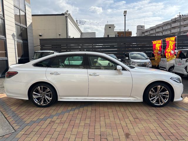 クラウンハイブリッド ＲＳアドバンス　後期型　黒革　パノラミックビューモニター　１２．３型ナビ　三眼ＬＥＤヘッドライト　前席シートヒーター＆シートクーラー　デジタルインナーミラー　カードキー　前後ドラレコ　ＥＴＣ　１８ｉｎｃｈＡＷ（9枚目）