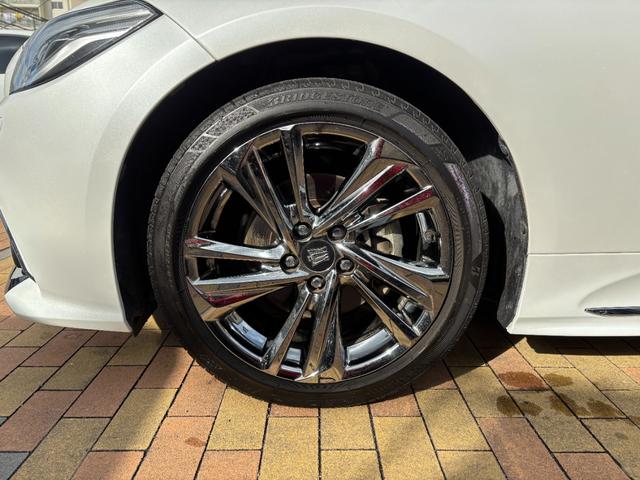 クラウンハイブリッド ＲＳアドバンス　後期型　黒革　パノラミックビューモニター　１２．３型ナビ　三眼ＬＥＤヘッドライト　前席シートヒーター＆シートクーラー　デジタルインナーミラー　カードキー　前後ドラレコ　ＥＴＣ　１８ｉｎｃｈＡＷ（19枚目）