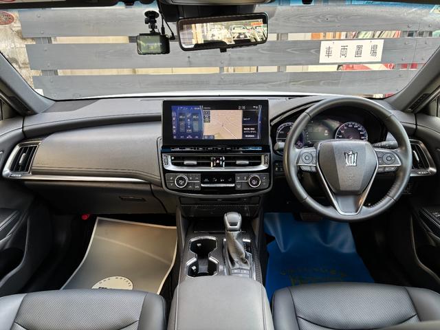 クラウンハイブリッド ＲＳアドバンス　後期型　黒革　パノラミックビューモニター　１２．３型ナビ　三眼ＬＥＤヘッドライト　前席シートヒーター＆シートクーラー　デジタルインナーミラー　カードキー　前後ドラレコ　ＥＴＣ　１８ｉｎｃｈＡＷ（22枚目）