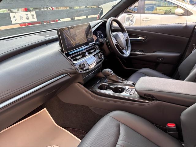 クラウンハイブリッド ＲＳアドバンス　後期型　黒革　パノラミックビューモニター　１２．３型ナビ　三眼ＬＥＤヘッドライト　前席シートヒーター＆シートクーラー　デジタルインナーミラー　カードキー　前後ドラレコ　ＥＴＣ　１８ｉｎｃｈＡＷ（25枚目）