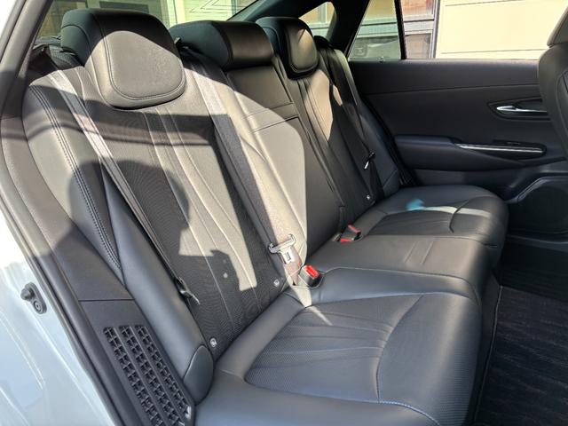クラウンハイブリッド ＲＳアドバンス　後期型　黒革　パノラミックビューモニター　１２．３型ナビ　三眼ＬＥＤヘッドライト　前席シートヒーター＆シートクーラー　デジタルインナーミラー　カードキー　前後ドラレコ　ＥＴＣ　１８ｉｎｃｈＡＷ（27枚目）