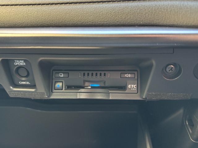 クラウンハイブリッド ＲＳアドバンス　後期型　黒革　パノラミックビューモニター　１２．３型ナビ　三眼ＬＥＤヘッドライト　前席シートヒーター＆シートクーラー　デジタルインナーミラー　カードキー　前後ドラレコ　ＥＴＣ　１８ｉｎｃｈＡＷ（56枚目）