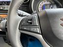 ステアリングスイッチ付き！ハンドルには、ナビやオーディオと連動したスイッチが付いています！手元で操作出来る為、大変便利ですよ♪純正ナビの嬉しいポイントですね♪