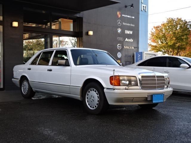 ５６０ＳＥＬ　紺革シート　サンルーフ　ウッドパネル　純正１５インチＡＷ　パワーシート　コーナーポール(3枚目)