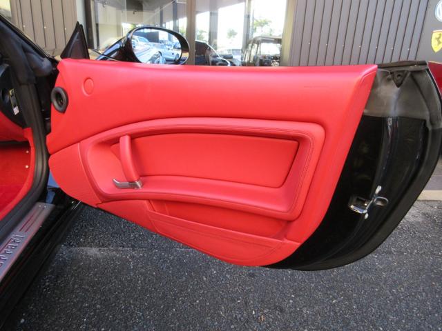 カリフォルニア ベースグレード　ディーラー車　左ハンドル　赤革シート　パワーシート　純正２０インチＡＷ　イエローキャリパー　電動オープン　カロッツェリアリアナビ　Ｂｌｕｅｔｏｏｔｈ　ＨＩＤ　ＥＴＣ　リアビュー（44枚目）