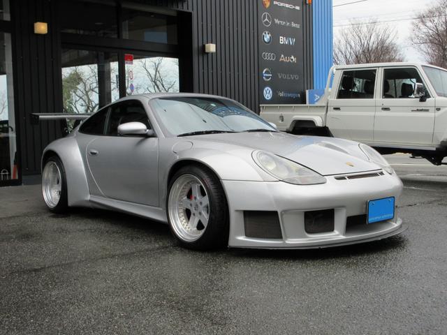 ９１１ ９１１ＧＴ３　正規ディーラー車　左ハンドル　６速ＭＴ　クライスジーク可変マフラー　ＲＳ－Ｒル・マン仕様　ＲＳＲワイドボディキット　ＧＴウイング　ＭＯＭＯステアリング　クワンタムダンパーキット　ストラーダＨＤＤナビ（3枚目）