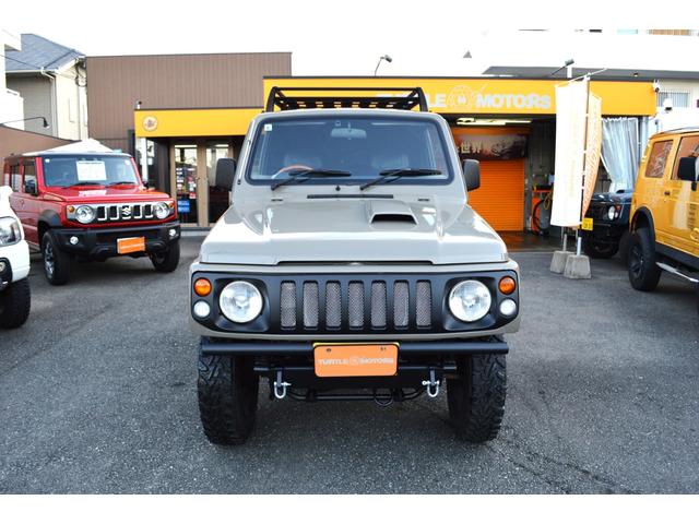 ジムニー ワイルドウインド　リフトアップ　社外マフラー　前後アイアンバンパー　オールペイント　ルーフラック　レザー調シートカバー　ウッドハンドル（2枚目）