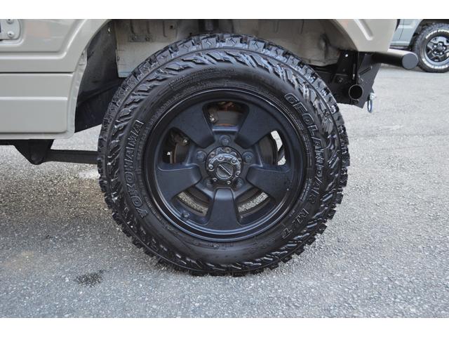 ジムニー ワイルドウインド　リフトアップ　社外マフラー　前後アイアンバンパー　オールペイント　ルーフラック　レザー調シートカバー　ウッドハンドル（10枚目）