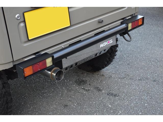 ジムニー ワイルドウインド　リフトアップ　社外マフラー　前後アイアンバンパー　オールペイント　ルーフラック　レザー調シートカバー　ウッドハンドル（14枚目）