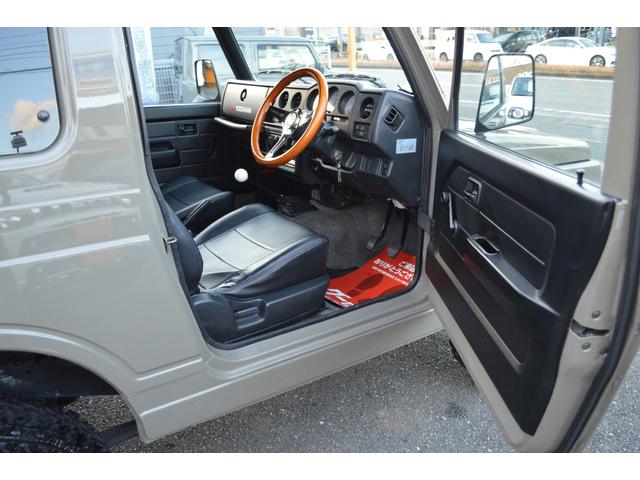 ジムニー ワイルドウインド　リフトアップ　社外マフラー　前後アイアンバンパー　オールペイント　ルーフラック　レザー調シートカバー　ウッドハンドル（17枚目）