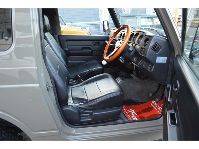 ジムニー ワイルドウインド　リフトアップ　社外マフラー　前後アイアンバンパー　オールペイント　ルーフラック　レザー調シートカバー　ウッドハンドル（18枚目）