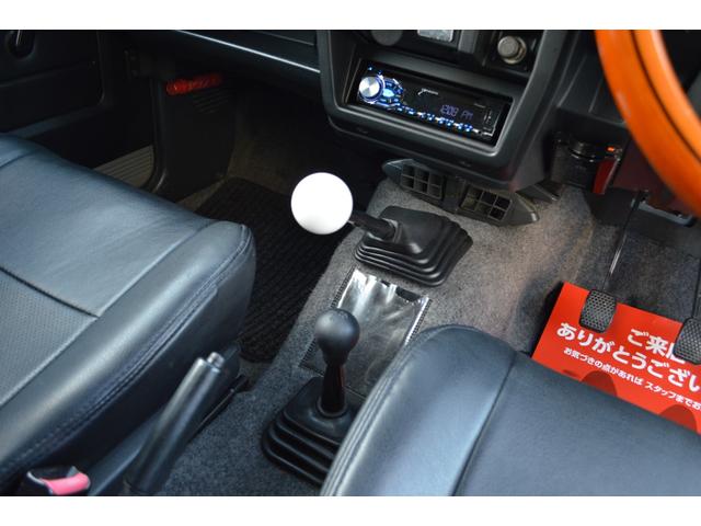 ジムニー ワイルドウインド　リフトアップ　社外マフラー　前後アイアンバンパー　オールペイント　ルーフラック　レザー調シートカバー　ウッドハンドル（27枚目）