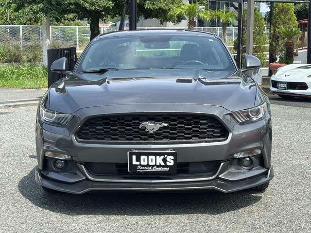 マスタング ５０イヤーズ　エディション　Ｆ／Ｓ／Ｒスポイラー　社外マフラー　ＥＴＣ　ＨＩＤ　メモリーナビ／フルセグ／Ｂｌｕｅｔｏｏｔｈ　バックカメラ　黒革シート（3枚目）