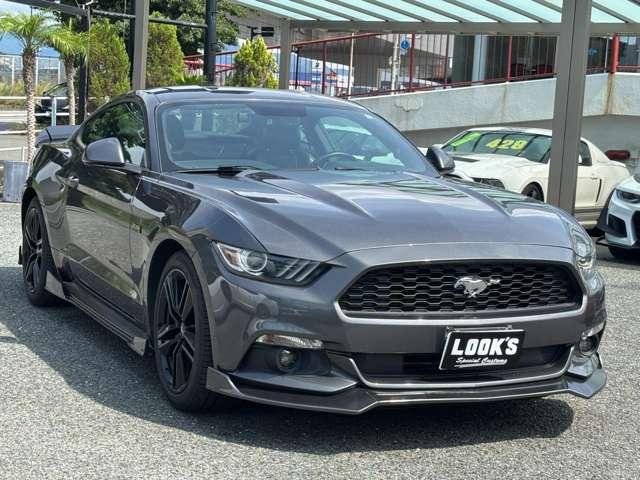 マスタング ５０イヤーズ　エディション　Ｆ／Ｓ／Ｒスポイラー　社外マフラー　ＥＴＣ　ＨＩＤ　メモリーナビ／フルセグ／Ｂｌｕｅｔｏｏｔｈ　バックカメラ　黒革シート（4枚目）