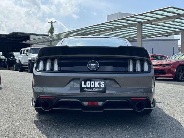マスタング ５０イヤーズ　エディション　Ｆ／Ｓ／Ｒスポイラー　社外マフラー　ＥＴＣ　ＨＩＤ　メモリーナビ／フルセグ／Ｂｌｕｅｔｏｏｔｈ　バックカメラ　黒革シート（6枚目）