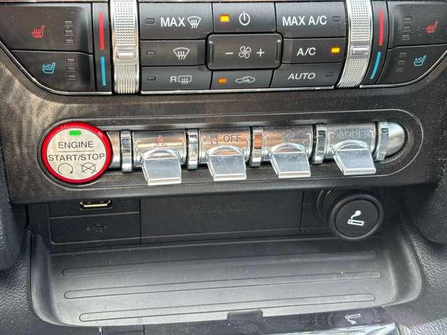 マスタング ５０イヤーズ　エディション　Ｆ／Ｓ／Ｒスポイラー　社外マフラー　ＥＴＣ　ＨＩＤ　メモリーナビ／フルセグ／Ｂｌｕｅｔｏｏｔｈ　バックカメラ　黒革シート（32枚目）