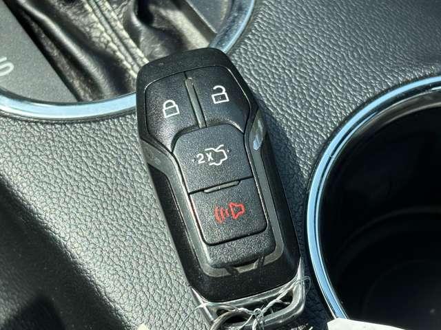 マスタング ５０イヤーズ　エディション　Ｆ／Ｓ／Ｒスポイラー　社外マフラー　ＥＴＣ　ＨＩＤ　メモリーナビ／フルセグ／Ｂｌｕｅｔｏｏｔｈ　バックカメラ　黒革シート（33枚目）