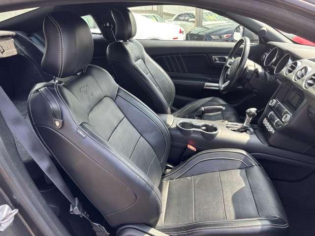 マスタング ５０イヤーズ　エディション　Ｆ／Ｓ／Ｒスポイラー　社外マフラー　ＥＴＣ　ＨＩＤ　メモリーナビ／フルセグ／Ｂｌｕｅｔｏｏｔｈ　バックカメラ　黒革シート（43枚目）