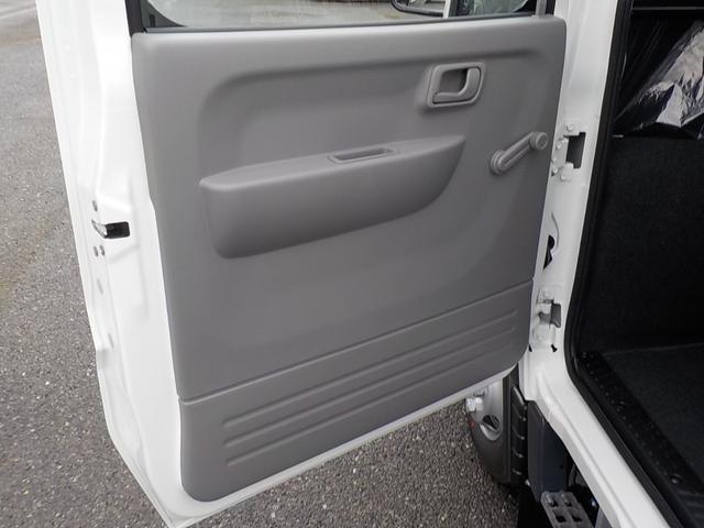 2t全低床ダブルキャブ 垂直パワーゲート600kg付 三菱キャンター陸送費用半額キャンペーン実施中!衝突被害軽減ブレーキ 車線逸脱警報装置 車輌安定性制御装置搭載車 スマートキー LEDヘッドランプ(20枚目)