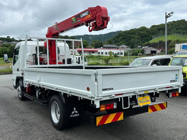キャンター ワイドキャブロング全低床　ワイドキャブ　全低床　ＡＴ車　２．９ｔ４段ブームユニック警報型　ラジコン付　衝突被害軽減ブレーキ　車線逸脱警報装置　車輌安定性制御装置　ＬＥＤヘッドランプ　フォグ　スマートキー　電格ミラー（5枚目）