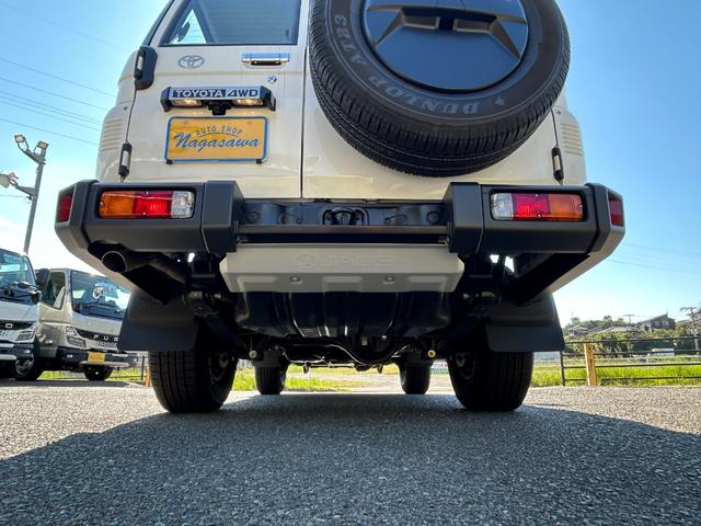 ランドクルーザー７０ ＡＸ　ディーゼルターボ　フローティングナビ　バックカメラ　ＥＴＣ　フロントバンパーガーニッシュ　ＪＡＯＳアンダーカバー　木目調インテリアパネルセット　２カメラドラレコ　セキュリティ　ドアバイザー（15枚目）