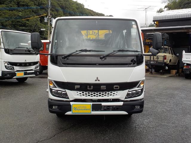 キャンター 　２ｔＷキャブ　全低床　リアビューモニター　スマートキー　リアヒーター　衝突被害軽減ブレーキ　車線逸脱警報装置　車両安定性制御装置　ゴムマット　ドアバイアー（3枚目）