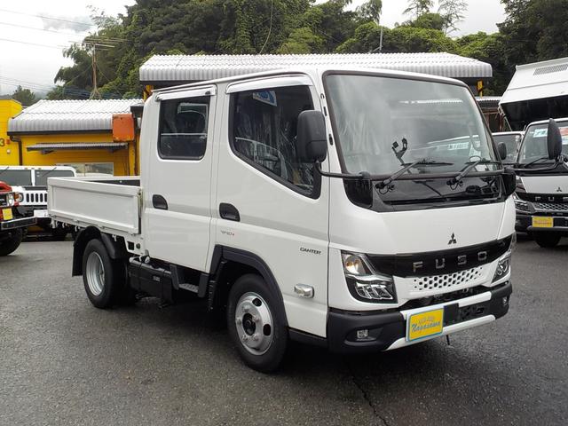 キャンター 　２ｔＷキャブ　全低床　リアビューモニター　スマートキー　リアヒーター　衝突被害軽減ブレーキ　車線逸脱警報装置　車両安定性制御装置　ゴムマット　ドアバイアー（4枚目）