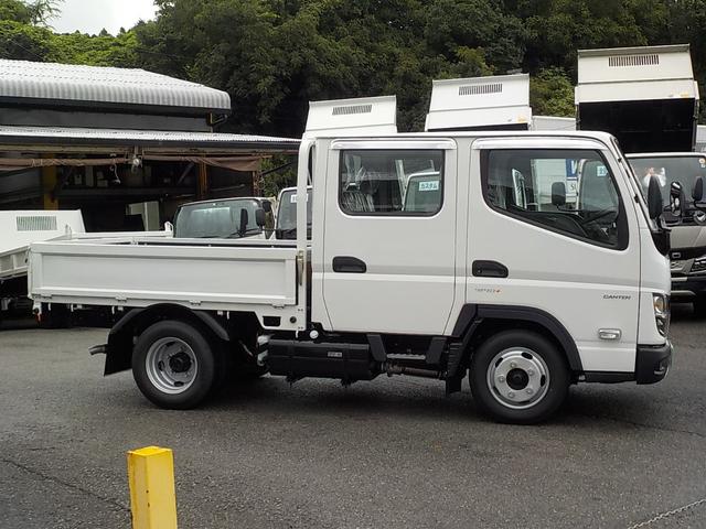 キャンター 　２ｔＷキャブ　全低床　リアビューモニター　スマートキー　リアヒーター　衝突被害軽減ブレーキ　車線逸脱警報装置　車両安定性制御装置　ゴムマット　ドアバイアー（5枚目）