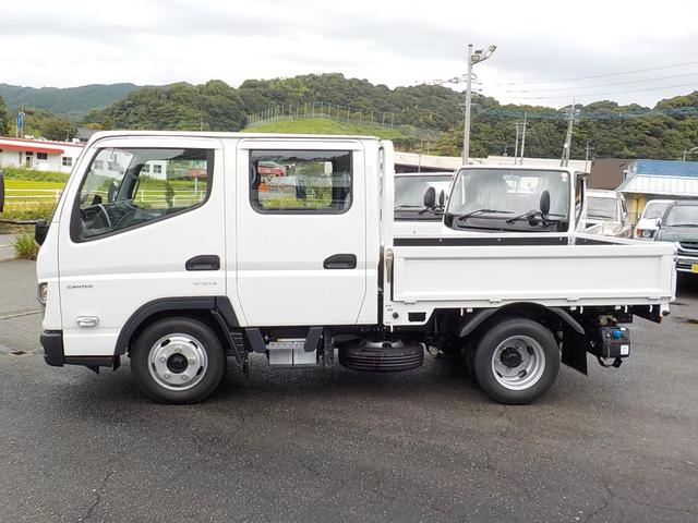 キャンター 　２ｔＷキャブ　全低床　リアビューモニター　スマートキー　リアヒーター　衝突被害軽減ブレーキ　車線逸脱警報装置　車両安定性制御装置　ゴムマット　ドアバイアー（6枚目）
