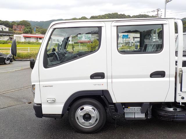 キャンター 　２ｔＷキャブ　全低床　リアビューモニター　スマートキー　リアヒーター　衝突被害軽減ブレーキ　車線逸脱警報装置　車両安定性制御装置　ゴムマット　ドアバイアー（12枚目）