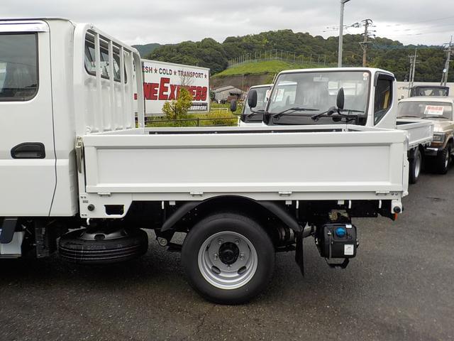 キャンター 　２ｔＷキャブ　全低床　リアビューモニター　スマートキー　リアヒーター　衝突被害軽減ブレーキ　車線逸脱警報装置　車両安定性制御装置　ゴムマット　ドアバイアー（13枚目）