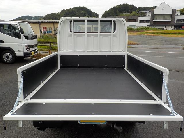 キャンター 　２ｔＷキャブ　全低床　リアビューモニター　スマートキー　リアヒーター　衝突被害軽減ブレーキ　車線逸脱警報装置　車両安定性制御装置　ゴムマット　ドアバイアー（14枚目）