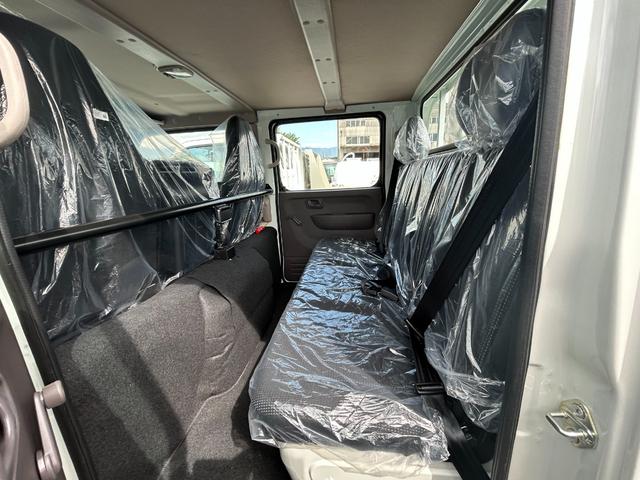 キャンター 　２ｔＷキャブ　全低床　リアビューモニター　スマートキー　リアヒーター　衝突被害軽減ブレーキ　車線逸脱警報装置　車両安定性制御装置　ゴムマット　ドアバイアー（20枚目）