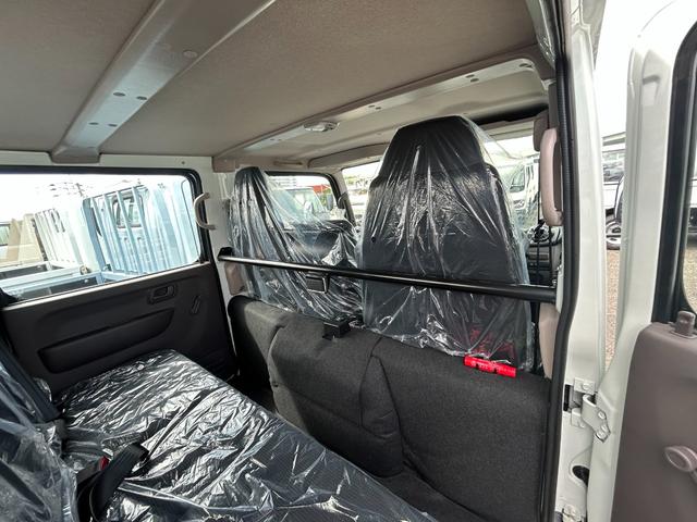 キャンター 　２ｔＷキャブ　全低床　リアビューモニター　スマートキー　リアヒーター　衝突被害軽減ブレーキ　車線逸脱警報装置　車両安定性制御装置　ゴムマット　ドアバイアー（28枚目）