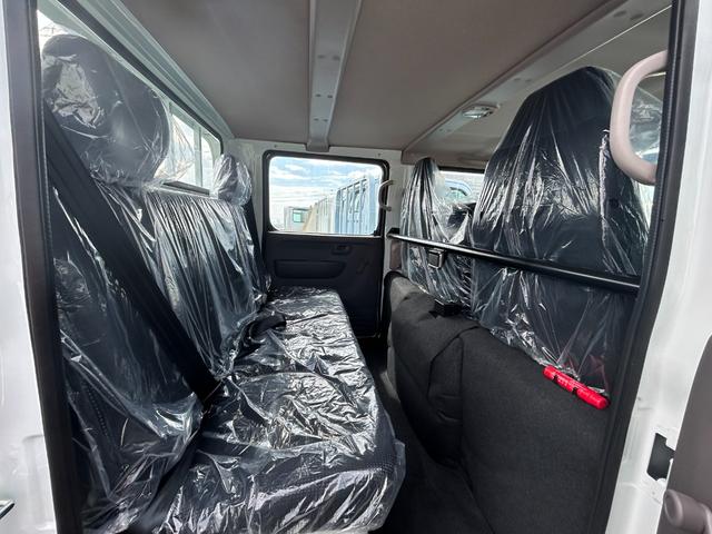 キャンター 　２ｔＷキャブ　全低床　リアビューモニター　スマートキー　リアヒーター　衝突被害軽減ブレーキ　車線逸脱警報装置　車両安定性制御装置　ゴムマット　ドアバイアー（33枚目）