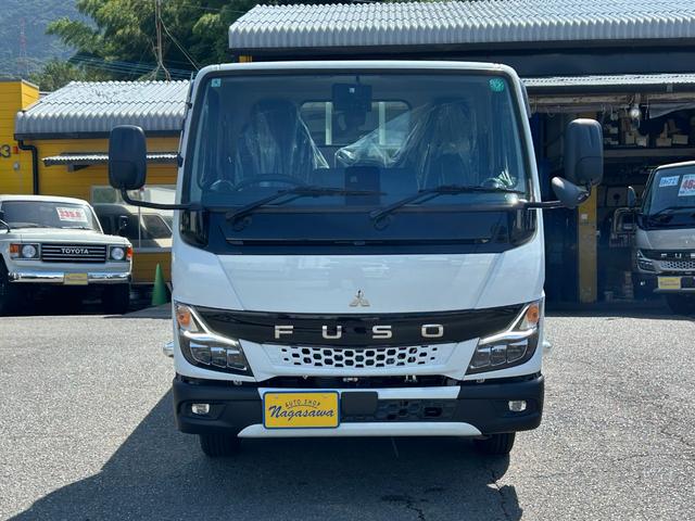 キャンター 2t平 全低床シングルキャブ 5MT 衝突被害軽減ブレーキ 車線逸脱警報装置 車両安定性制御装置 スマートキー LEDライト フォグ リアビューモニター ドアバイザー ゴムマット(3枚目)