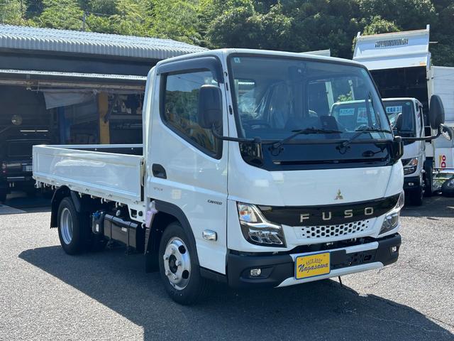 キャンター 2t平 全低床シングルキャブ 5MT 衝突被害軽減ブレーキ 車線逸脱警報装置 車両安定性制御装置 スマートキー LEDライト フォグ リアビューモニター ドアバイザー ゴムマット(4枚目)