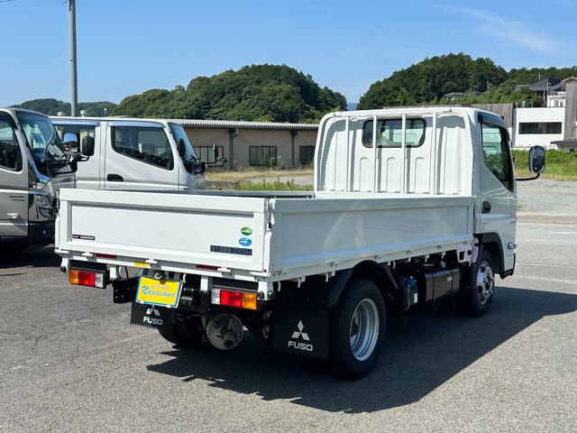 キャンター 2t平 全低床シングルキャブ 5MT 衝突被害軽減ブレーキ 車線逸脱警報装置 車両安定性制御装置 スマートキー LEDライト フォグ リアビューモニター ドアバイザー ゴムマット(7枚目)