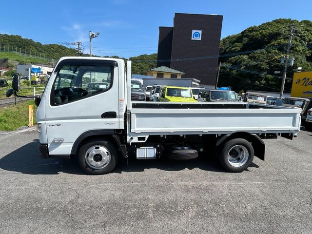 キャンター 2t平 全低床シングルキャブ 5MT 衝突被害軽減ブレーキ 車線逸脱警報装置 車両安定性制御装置 スマートキー LEDライト フォグ リアビューモニター ドアバイザー ゴムマット(9枚目)