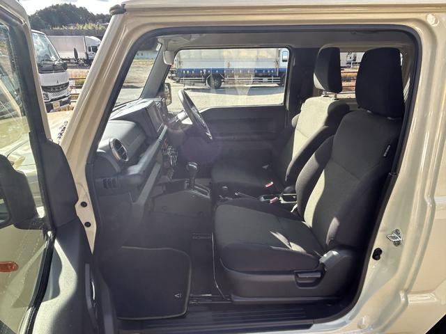 ジムニー ＸＣ　デュアルセンサーブレーキサポート　スマートキー　ＬＥＤヘッドランプ　フォグランプ　ハイビームアシスト　ブレーキペダル後退抑制機構　チャイルドシート対応取付装置　前後誤発進抑制機能（13枚目）