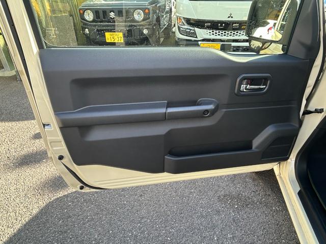 ジムニー ＸＣ　デュアルセンサーブレーキサポート　スマートキー　ＬＥＤヘッドランプ　フォグランプ　ハイビームアシスト　ブレーキペダル後退抑制機構　チャイルドシート対応取付装置　前後誤発進抑制機能（18枚目）