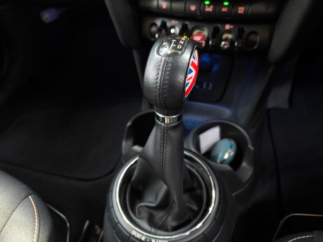 ＭＩＮＩ クーパー　検Ｒ９／２　走行４０６４１キロ　禁煙車　純正ナビ　スマキー　電動格納ミラー　ＥＴＣ　クロームラインエクステリア　ディーラー車　デュアルエアコン　スペアキー　取説整備手帳　純１５ＡＷ　ＨＩＤヘッドライト（23枚目）