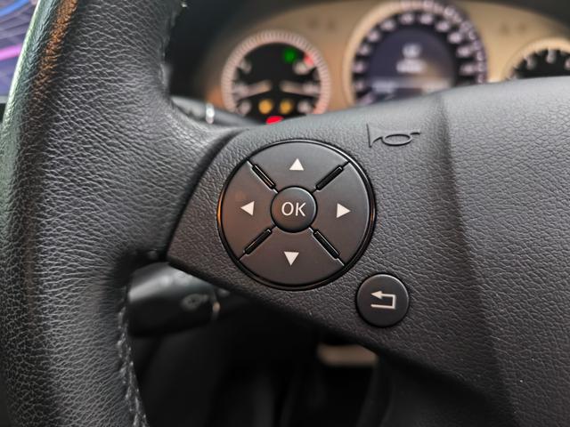 Ｃクラス Ｃ２００コンプレッサー　アバンギャルド　ワンオーナー　禁煙車　ナビ　Ｂカメラ　クルコン　電動ブラックレザーシート　シートヒーター　ドラレコ　ＥＴＣ　取扱説明書　スペアキー　純正１７ＡＷ　フロント、リアフォグランプ　デュアルオートエアコン（28枚目）
