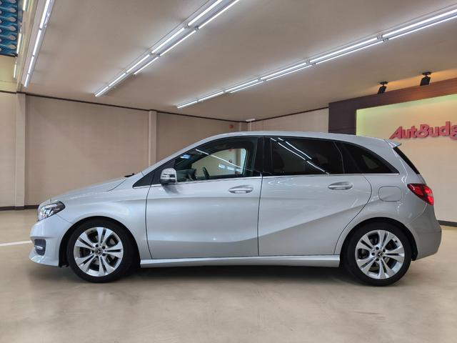 Ｂクラス Ｂ１８０　ワンオーナー　禁煙車　走行１万Ｋ台　サンルーフ　電動レザー　クルコン　レーンキープ　アテンションアシスト　シートヒーター　ドラレコ　ＥＴＣ　盗難防止システム　衝突安全ボディ　ブラインドスポットモニター（8枚目）