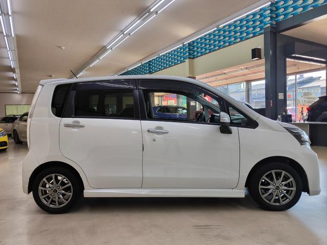 ムーヴ カスタム　ＲＳ　禁煙車　ターボ車　取説保証書　スペアキー　ナビ　フルセグＴＶ　ＨＩＤヘッドライト　社外１４ＡＷ　プッシュスタート　スマートキー　ＥＴＣ　盗難防止システム　衝突安全ボディ　電動格納ミラー　ＡＢＳ（4枚目）