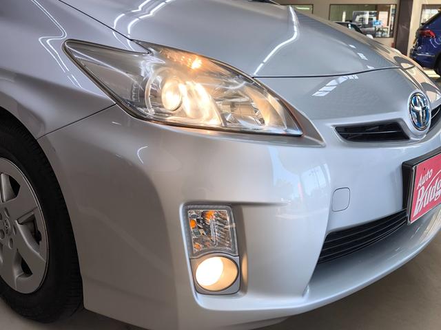 プリウス Ｇ　ワンオーナー　禁煙車　純正ＴＶ付ナビ　バックカメラ　スマートキー　プッシュスタート　キーレスエントリー　ＥＴＣ　クルーズコントロール　純正１５インチアルミホイール　取扱説明書　整備手帳　スペアキー（12枚目）