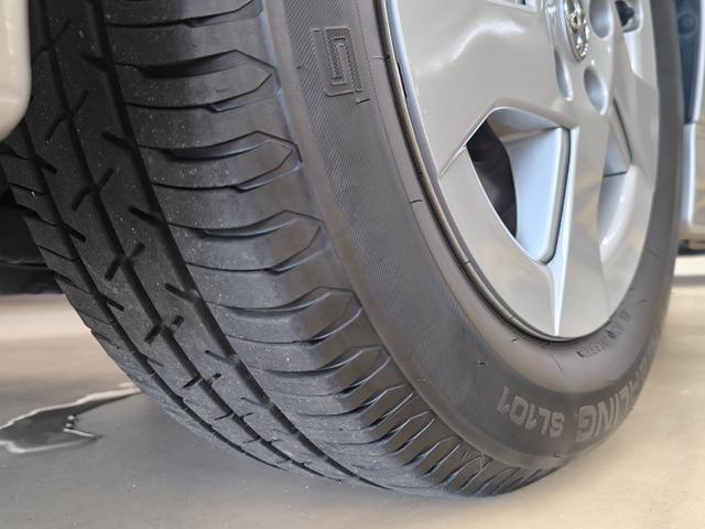 プリウス Ｇ　ワンオーナー　禁煙車　純正ＴＶ付ナビ　バックカメラ　スマートキー　プッシュスタート　キーレスエントリー　ＥＴＣ　クルーズコントロール　純正１５インチアルミホイール　取扱説明書　整備手帳　スペアキー（17枚目）