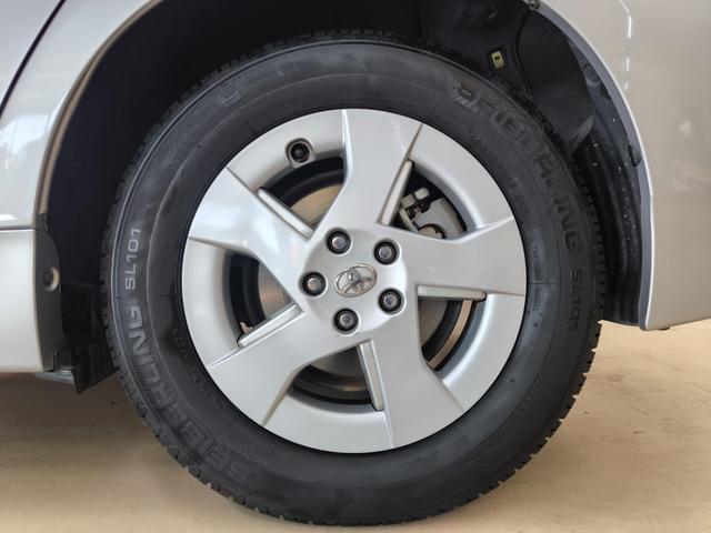 プリウス Ｇ　ワンオーナー　禁煙車　純正ＴＶ付ナビ　バックカメラ　スマートキー　プッシュスタート　キーレスエントリー　ＥＴＣ　クルーズコントロール　純正１５インチアルミホイール　取扱説明書　整備手帳　スペアキー（22枚目）